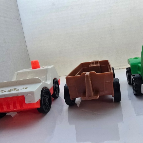 Vintage Fisher Price Little People and Vehicles Lot - Picture 8 of 10